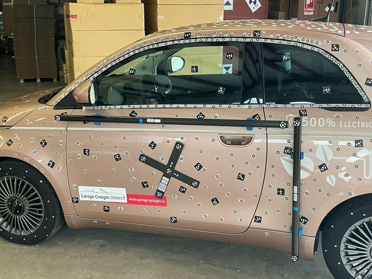 targets-on-car-body-for-3d-scanning