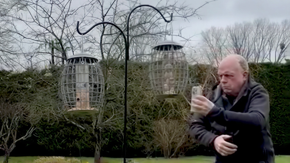 Bird feeder