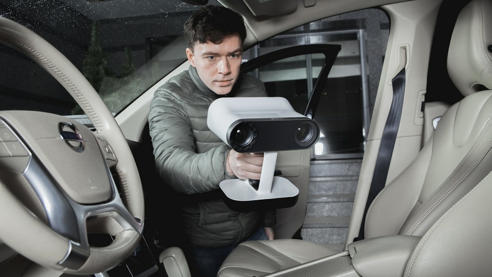 artec-leo-scanning-car-interior
